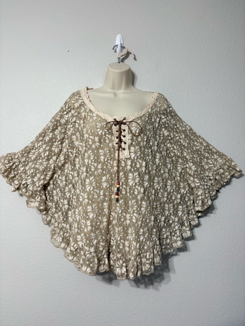 Studio West Western Cream Tan Lace Poncho Style Top Suede Ties Sz L Ruffle Sheer